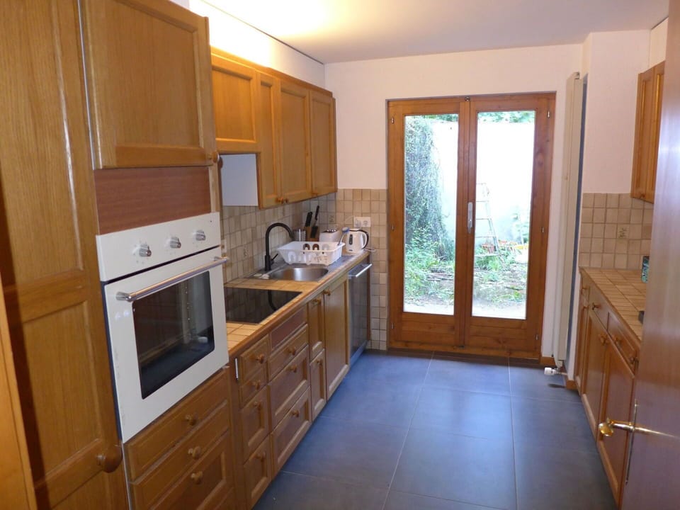 Cabinetry, Property, Furniture, Countertop, Sink, Wood, Interior Design, Home Appliance, Drawer