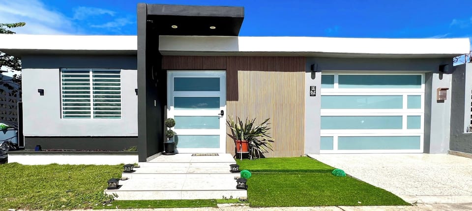 Spacious home 5 minutes from the San Juan Aiport .