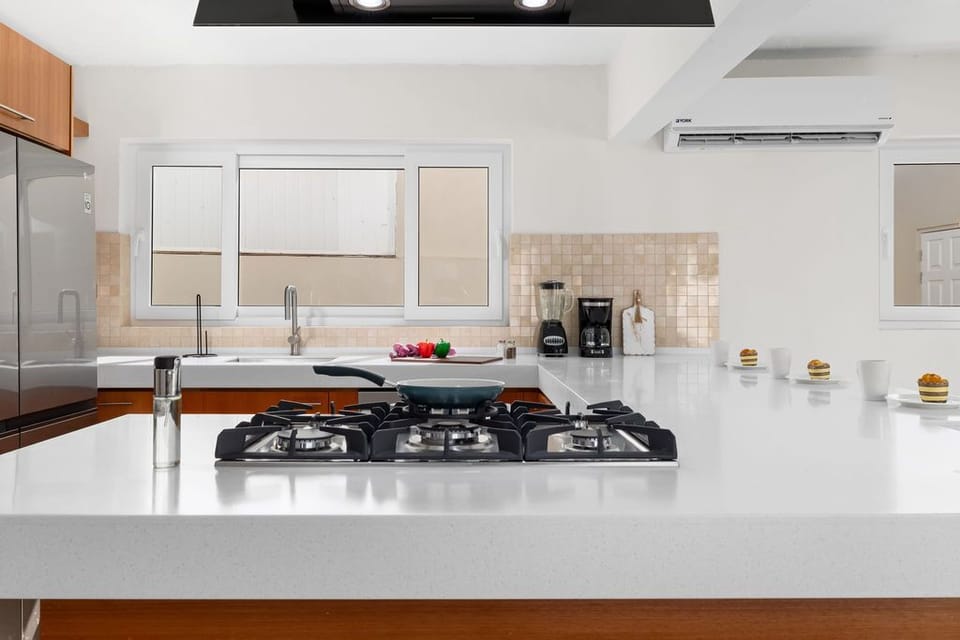 Cook like a pro with state-of-the-art appliances, spacious countertops, and all the essentials. Enjoy your meals at the dining table for 4 or the cozy kitchen bar.