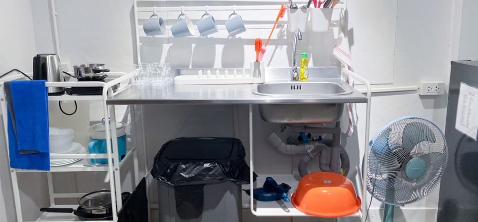 Basic Room, Kitchenette, City View | Private kitchen | Microwave, stovetop, cookware/dishes/utensils