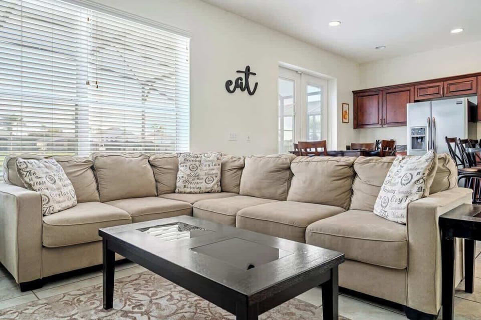 A Culinary Haven and Cozy Hub. Our Open-Concept Airbnb Charms with a 6-Seater Couch in the Living Area and a Traditional Kitchen Awaits Your Culinary Adventures! 