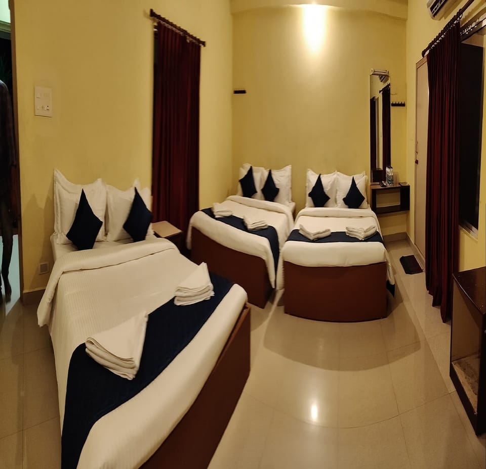 Hypo-allergenic bedding, desk, free WiFi, bed sheets