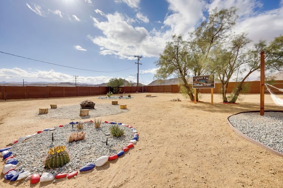 Fenced-In Backyard | Fire Pit (Wood Not Provided) | Horseshoes | Hammocks