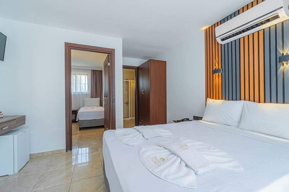 Basic Bungalow | Minibar, in-room safe, WiFi (free), bed sheets