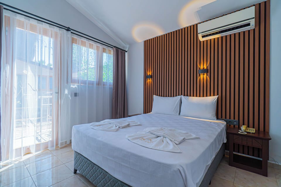 Basic Bungalow | Minibar, in-room safe, free WiFi, bed sheets