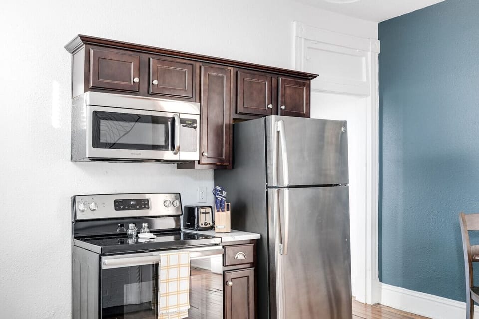 Fully equipped with everything you need, including a dishwasher, sink, oven range, microwave, toaster, and Keurig. A long dining table with seating for two along with ample cabinet space for storage is a plus.