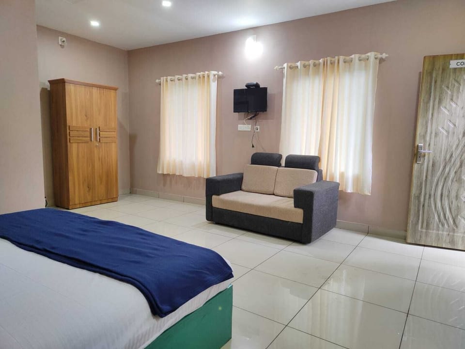 Deluxe Double Room, Balcony, Garden View | Free WiFi