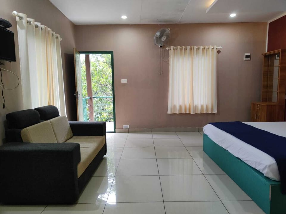 Deluxe Double Room, Balcony, Garden View | Free WiFi