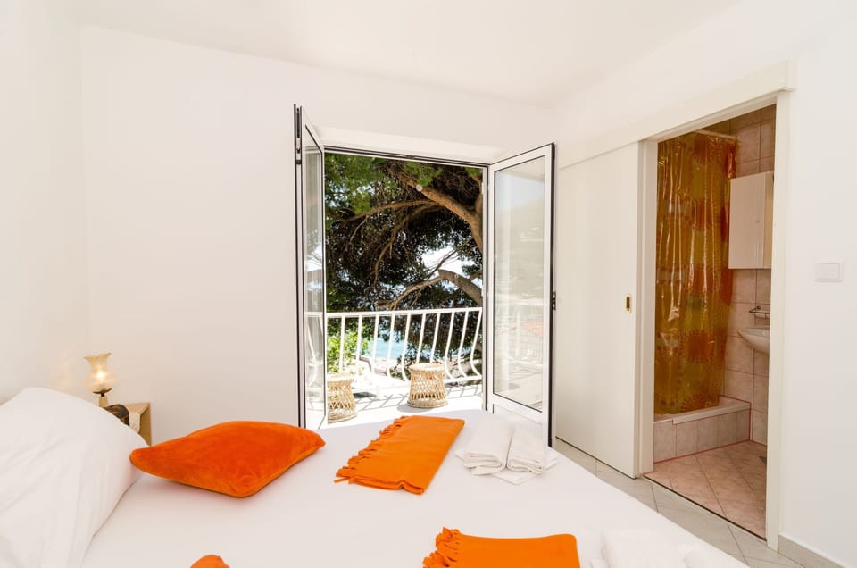 Standard Twin Room, Balcony, Sea View | Free WiFi, bed sheets
