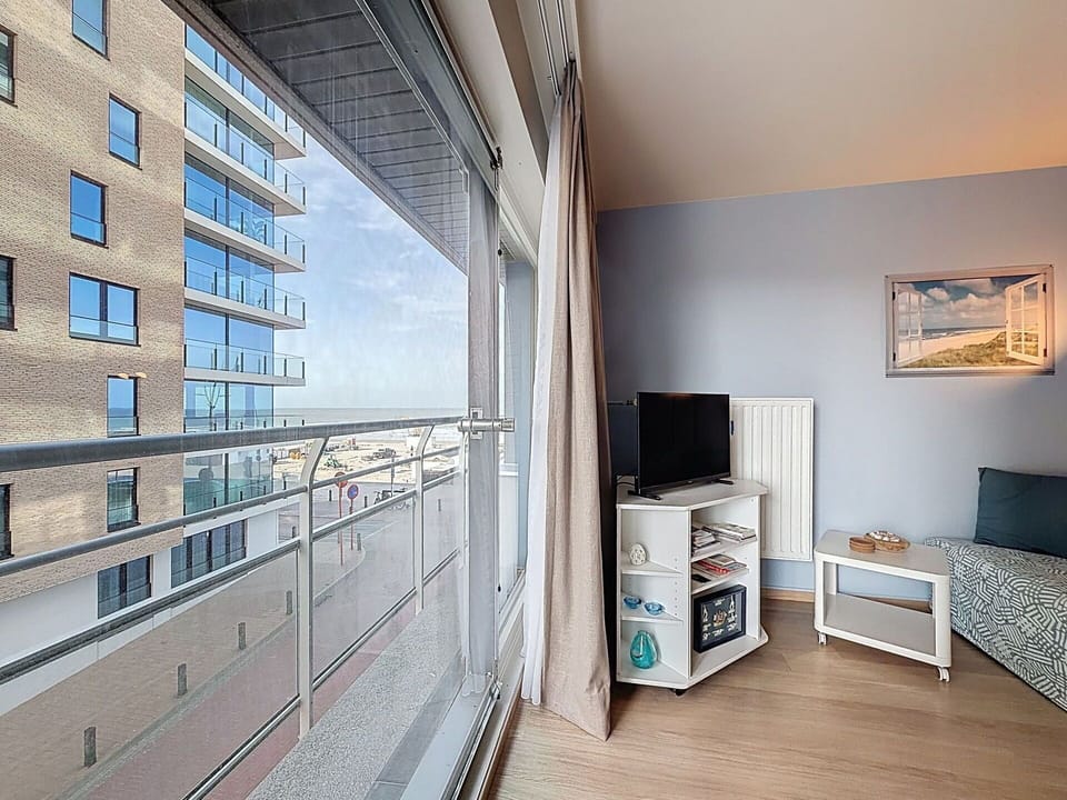 Apartment, Floor, Flooring, Interior Design, Furniture, Composite Material, Balcony, Condominium, Glass, Wood Flooring