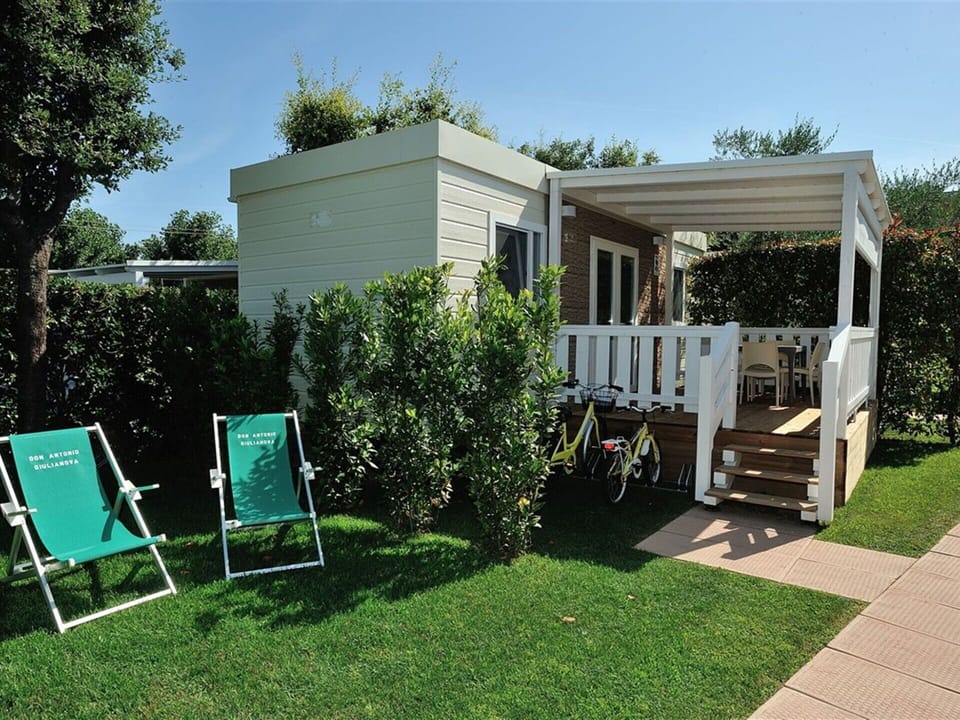 Garden, Leisure, Lawn, Shade, Yard, Landscaping, Backyard, Park, Outdoor Structure, Hacienda