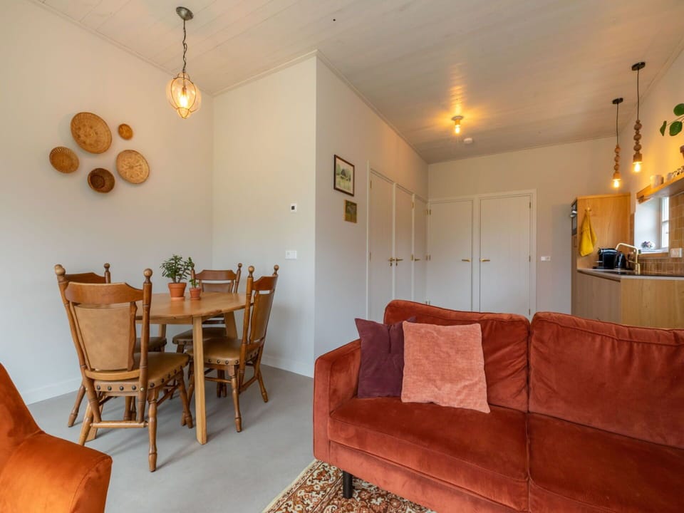 House, Home, Cottage, Estate, Driveway, Balcony, Siding, Villa