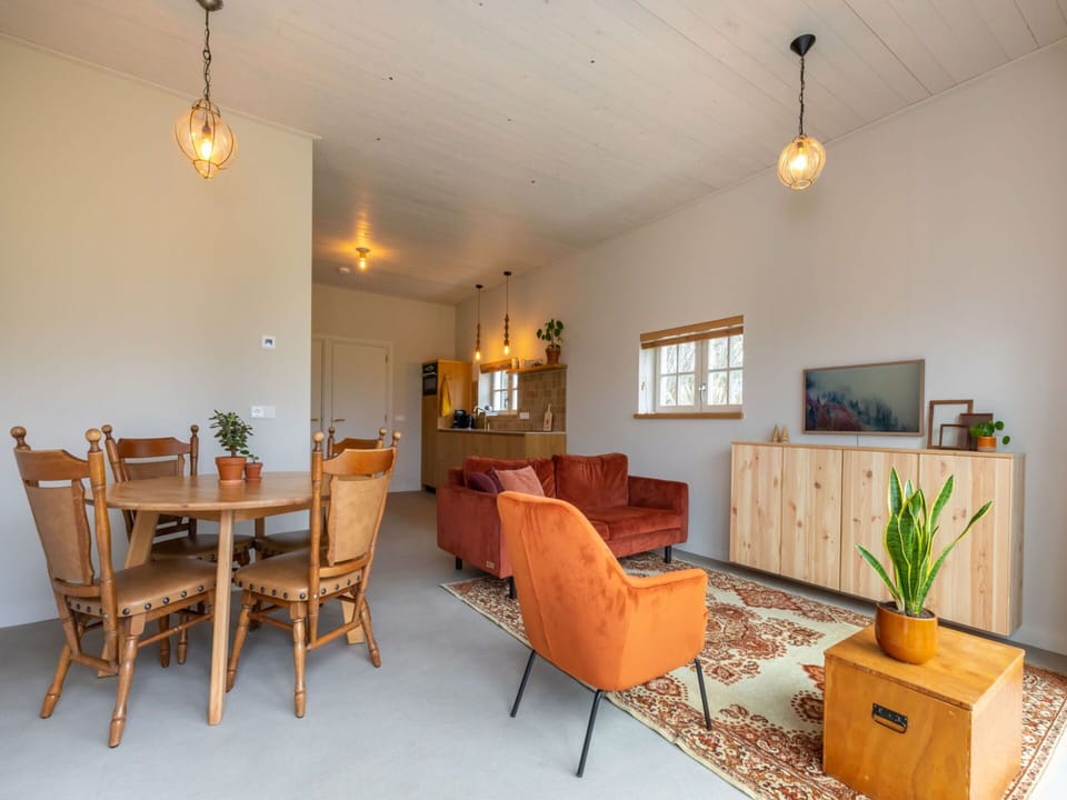 House, Home, Cottage, Estate, Driveway, Balcony, Siding, Villa