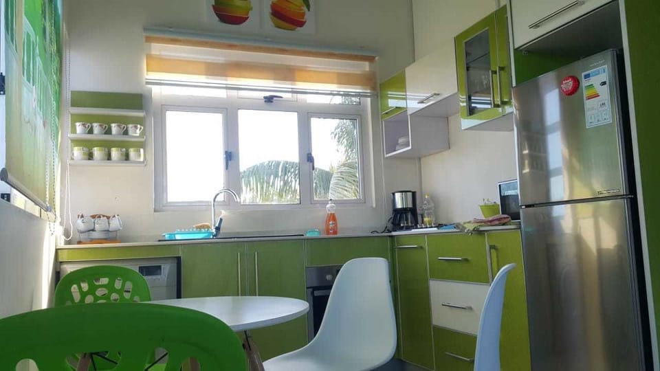 Comfort Penthouse, 2 Bedrooms, Mountain View | Private kitchen | Fridge, microwave, stovetop, electric kettle