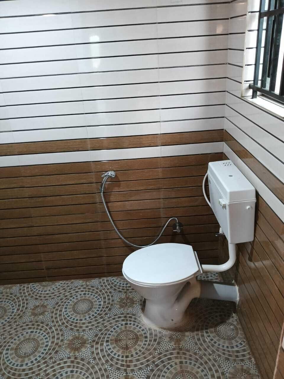 Deluxe Room | Bathroom | Shower, towels, soap, shampoo