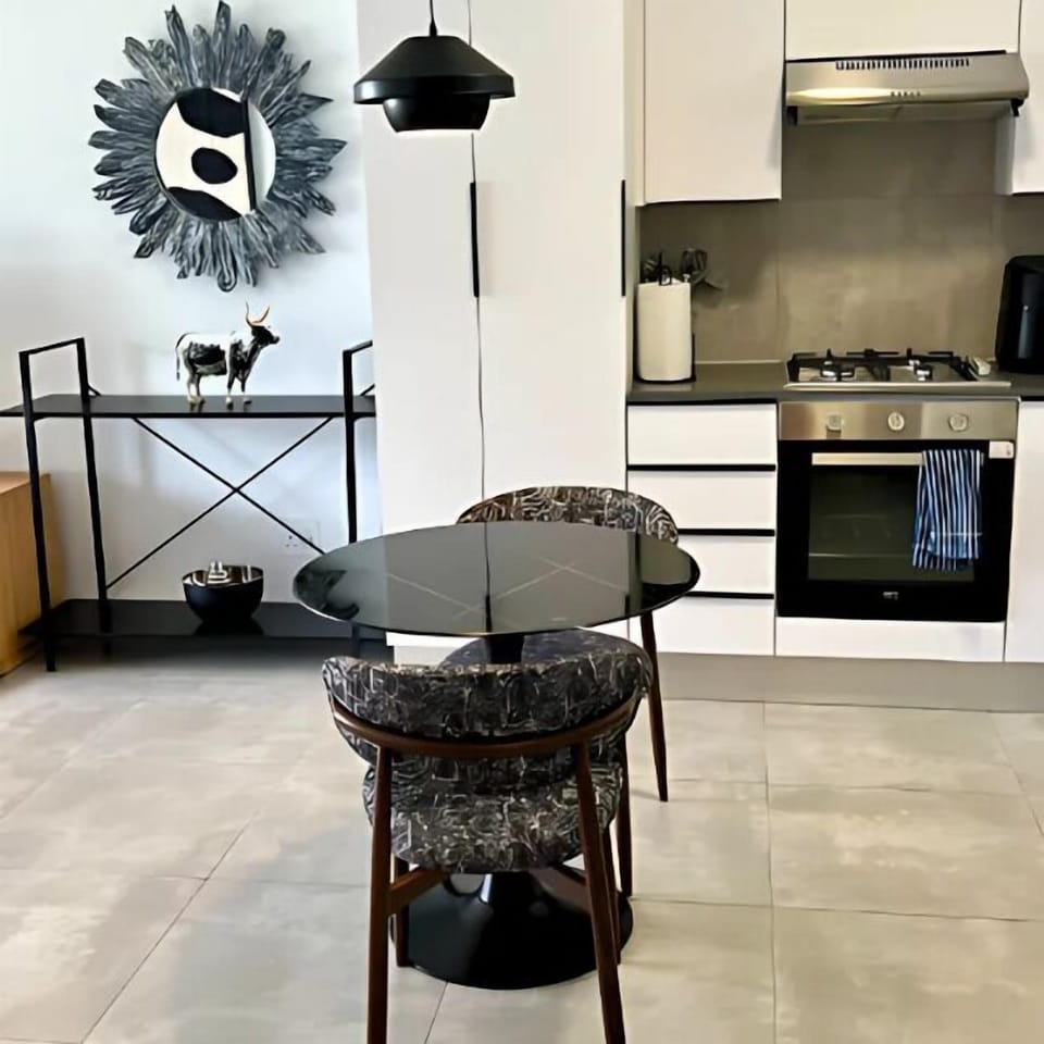 Luxury Apartment, 1 Queen Bed, Kitchen, Garden View | Private kitchen | Electric kettle, toaster, cookware/dishes/utensils