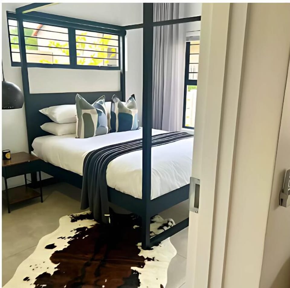 Luxury Apartment, 1 Queen Bed, Kitchen, Garden View | 1 bedroom, in-room safe, iron/ironing board, free WiFi