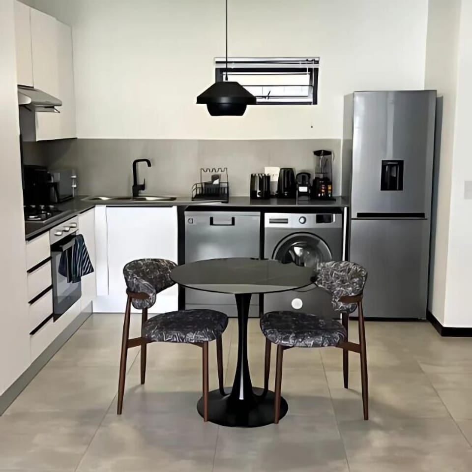 Luxury Apartment, 1 Queen Bed, Kitchen, Garden View | Private kitchen | Electric kettle, toaster, cookware/dishes/utensils