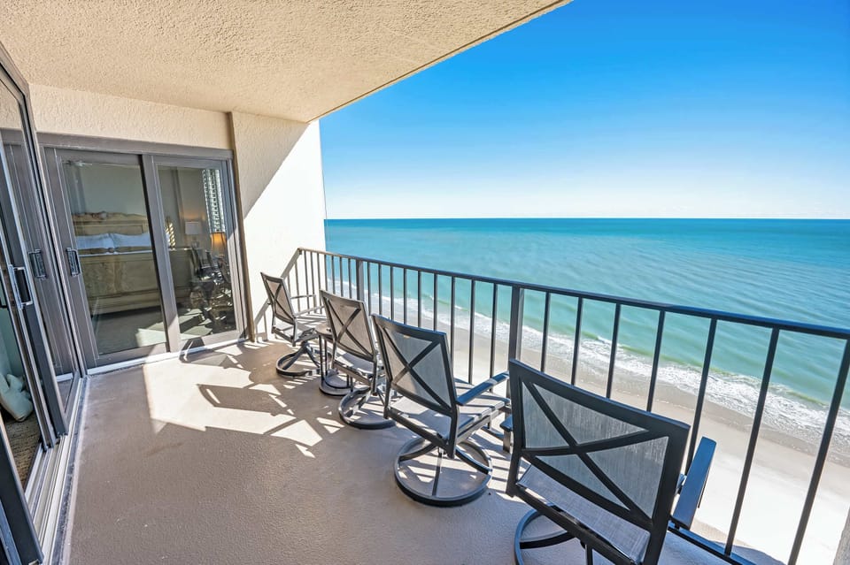 Breathtaking Views from Balcony!
