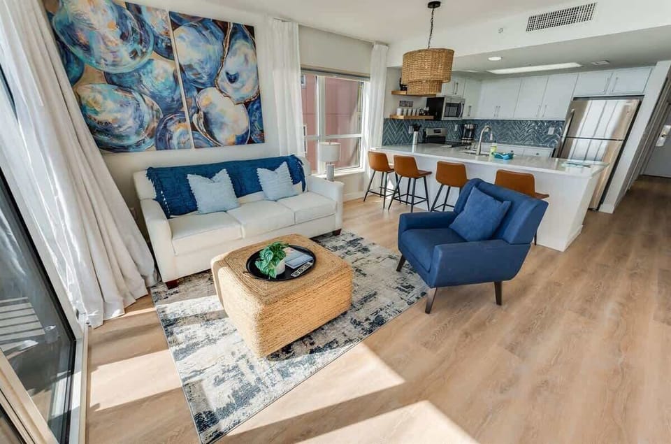 Large Living Area with Views of the Ocean, Beautifully Decorated