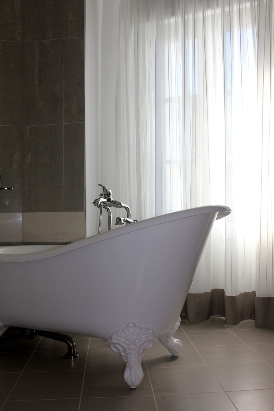 Deluxe Double Room | Deep soaking bathtub