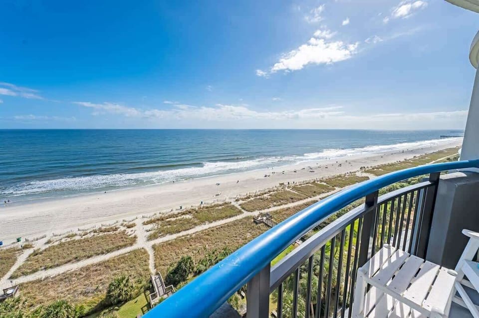 Balcony with Amazing Views of the Ocean