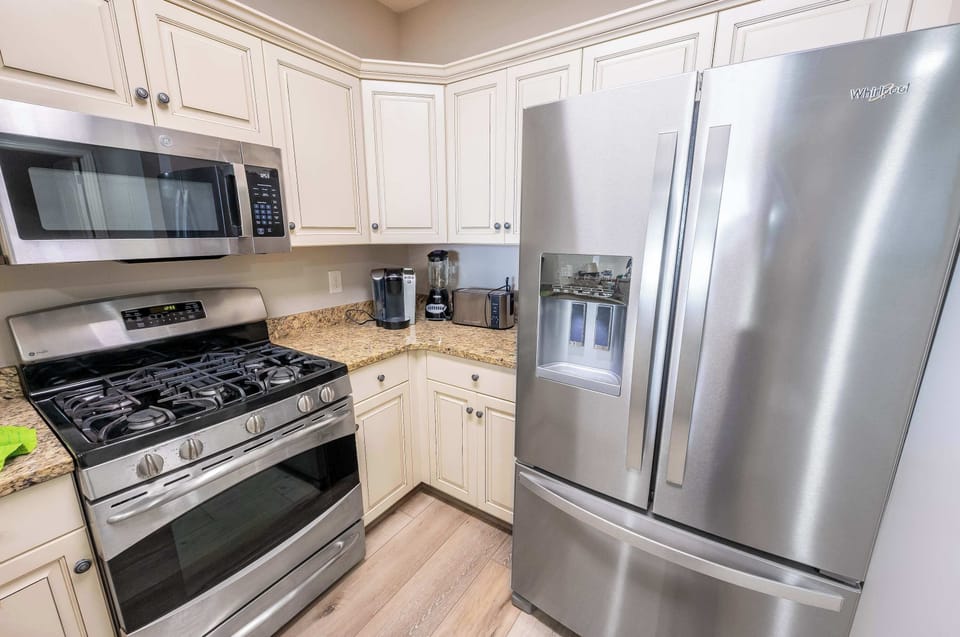 Large Kitchen Area

