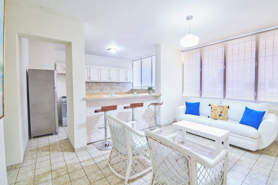 Apartment, 1 Bedroom, Smoking, City View | Living room
