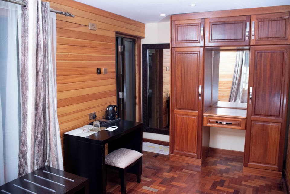 Deluxe Double Room, Mountain View | In-room safe, free WiFi