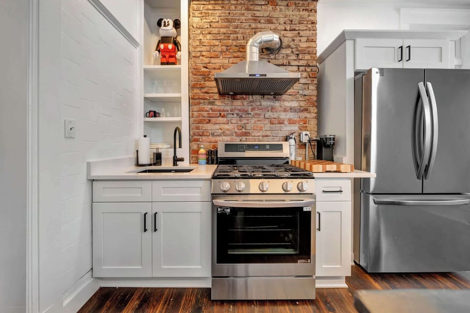 Kitchen: Modern fully equipped kitchen featuring stainless steel appliances, sleek countertops, ample cabinetry, and all the essentials for effortless cooking and entertaining.
