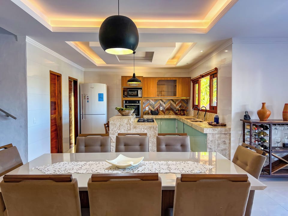 House, Pool View | In-room dining
