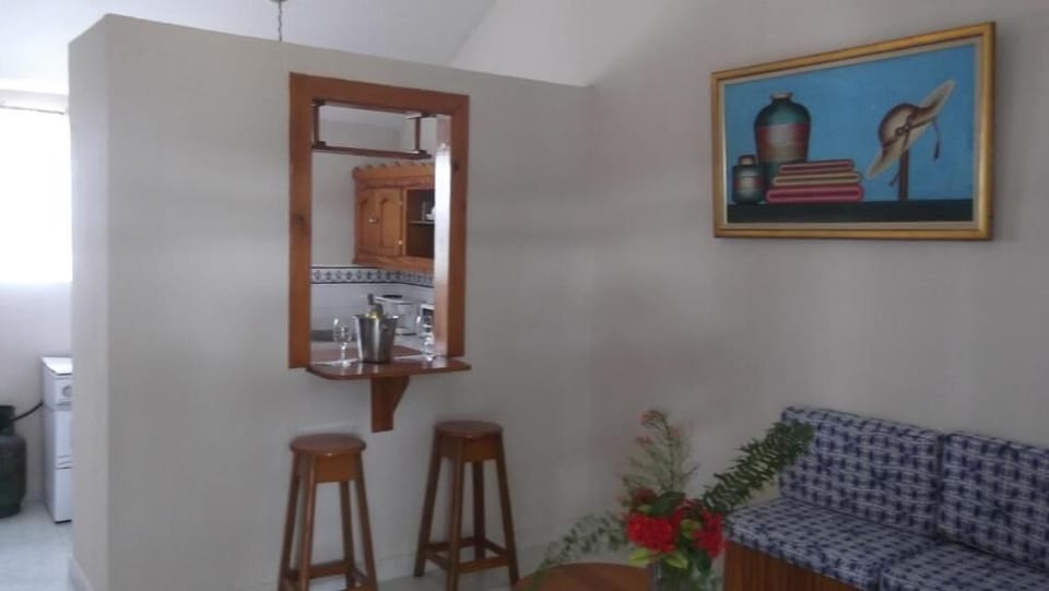 Triple Room | Living room | TV