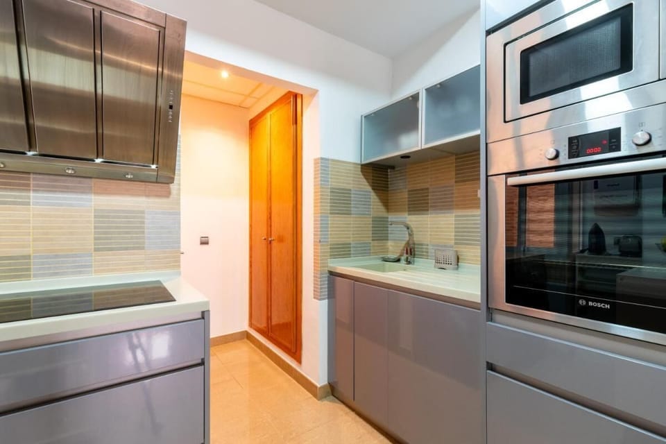 Apartment, 1 Bedroom, Balcony, City View | Interior