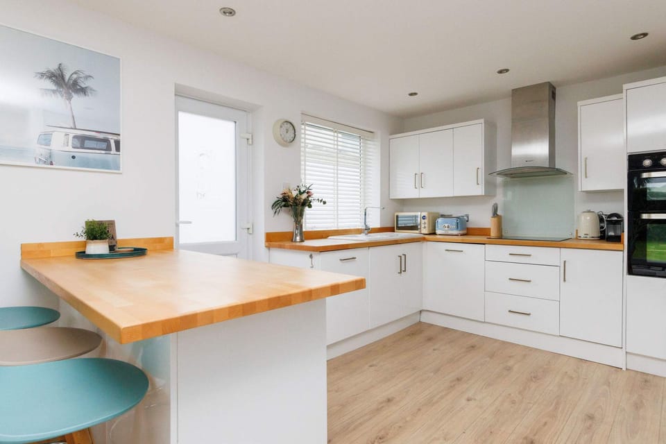 House | 4 bedrooms, desk, Internet