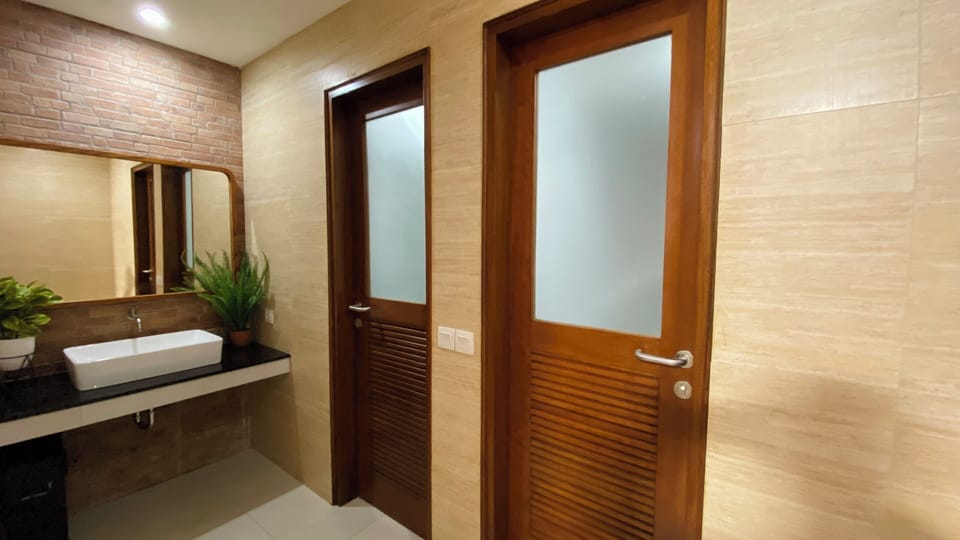 Comfort Shared Dormitory, Patio | Bathroom