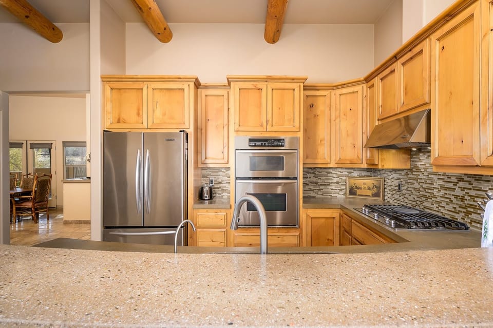 House, 4 Bedrooms | Private kitchen | Fridge, oven, coffee/tea maker, toaster
