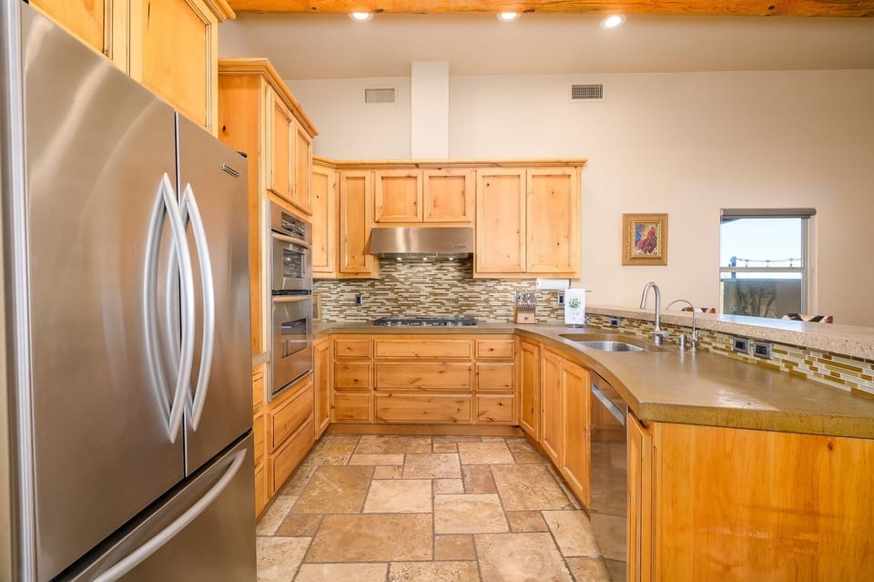 House, 4 Bedrooms | Private kitchen | Fridge, oven, coffee/tea maker, toaster
