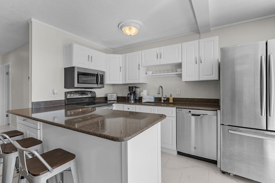 House, 4 Bedrooms | Private kitchen | Coffee/tea maker, fridge, oven, toaster