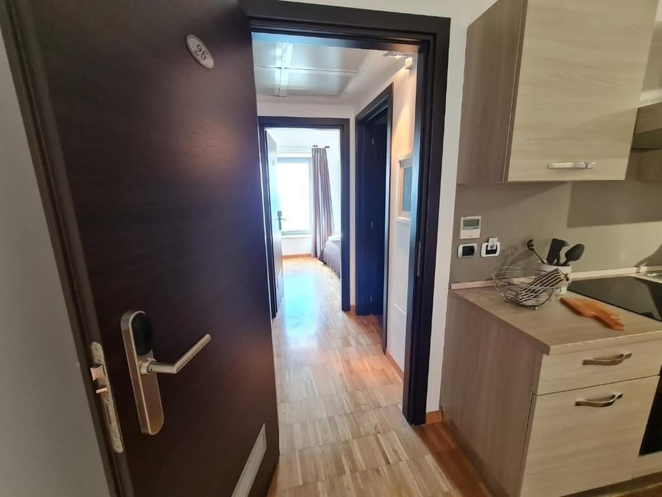 Family Apartment | Desk, laptop workspace, free WiFi