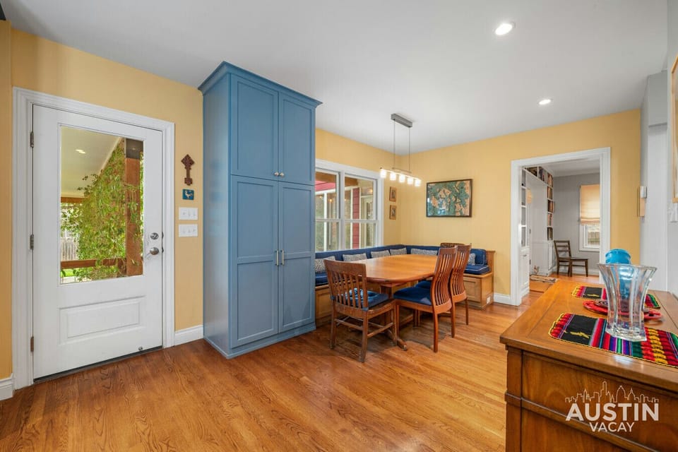 Enjoy the open flow from the kitchen island to the dining nook. Perfect for entertaining and socializing whilst preparing meals.