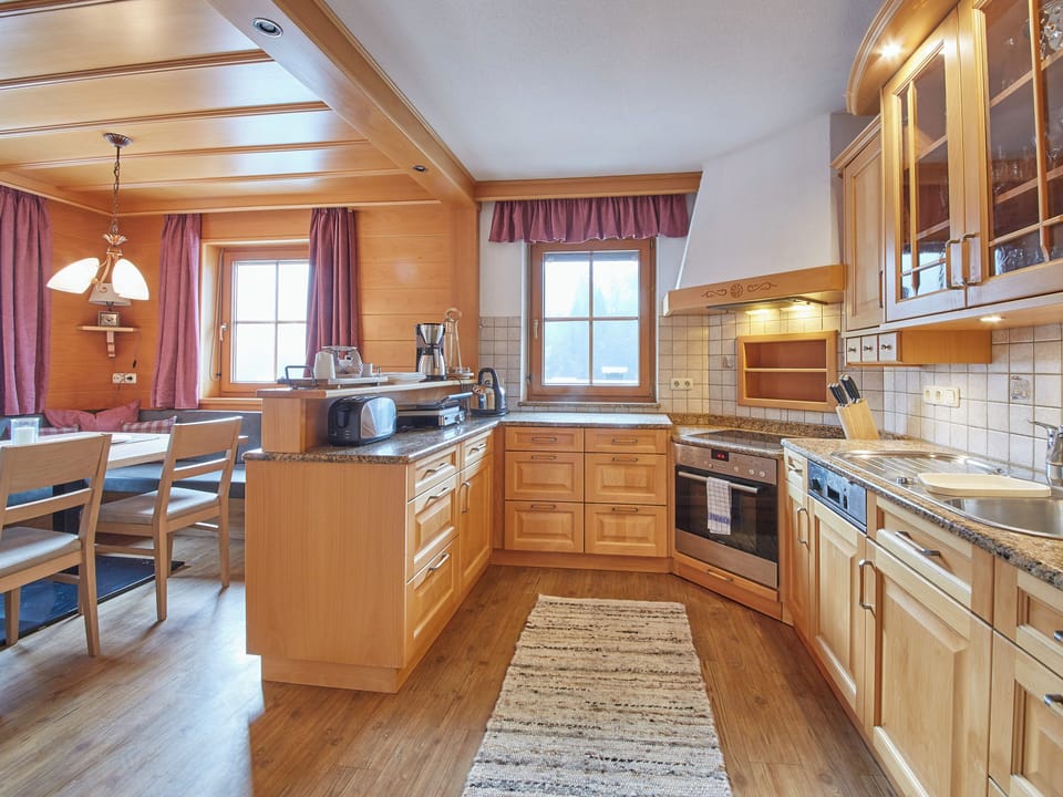 Deluxe Apartment, Mountain View | Private kitchen | Highchair