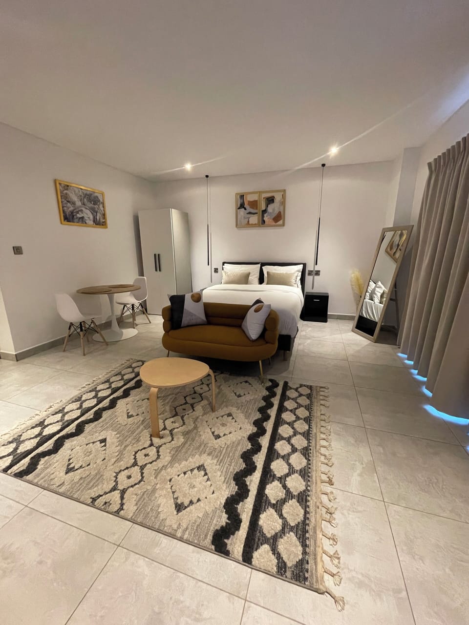 Luxury Studio Suite, City View | Bathroom | Shower, free toiletries, towels, soap
