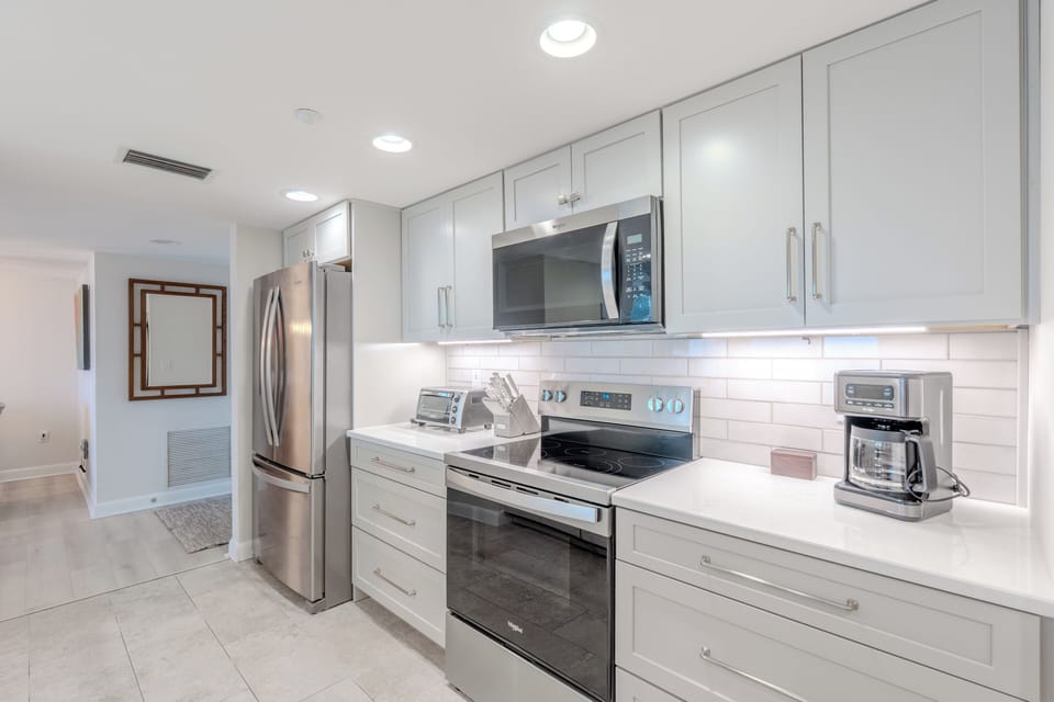 Newly updated Kitchen with great subway back splash