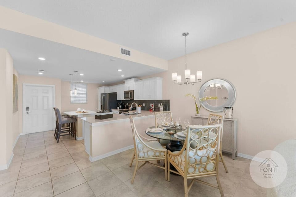 Dining Room #Disney #Parks #kingdom #springs #StoreyLake #resort #Apartment #Vacation #Rental #waterpark #Kissimmee #Orlando #universal #citywalk