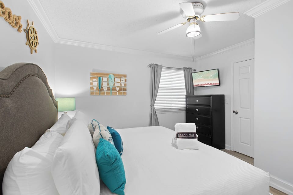 Seacove 7B Primary Bedroom Alt