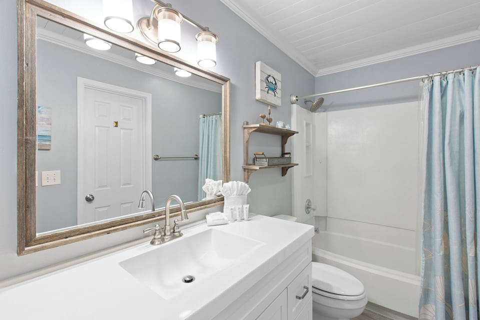 Seacove 7B Primary Bathroom