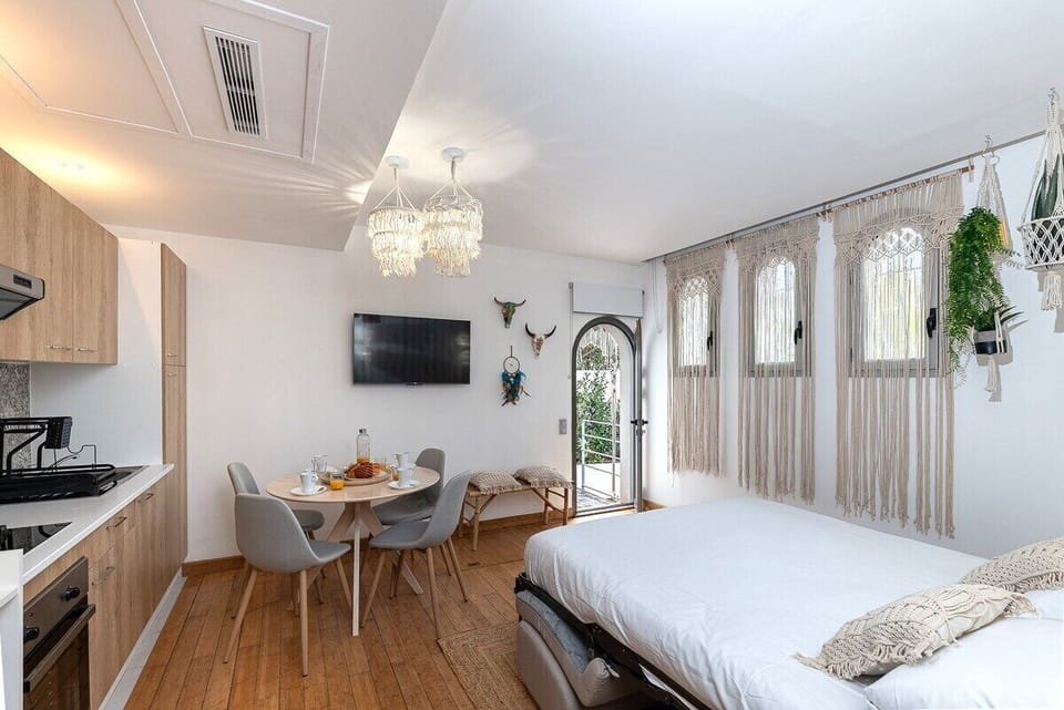 Luxury Apartment, Ensuite (Bord De Plage) | Miscellaneous