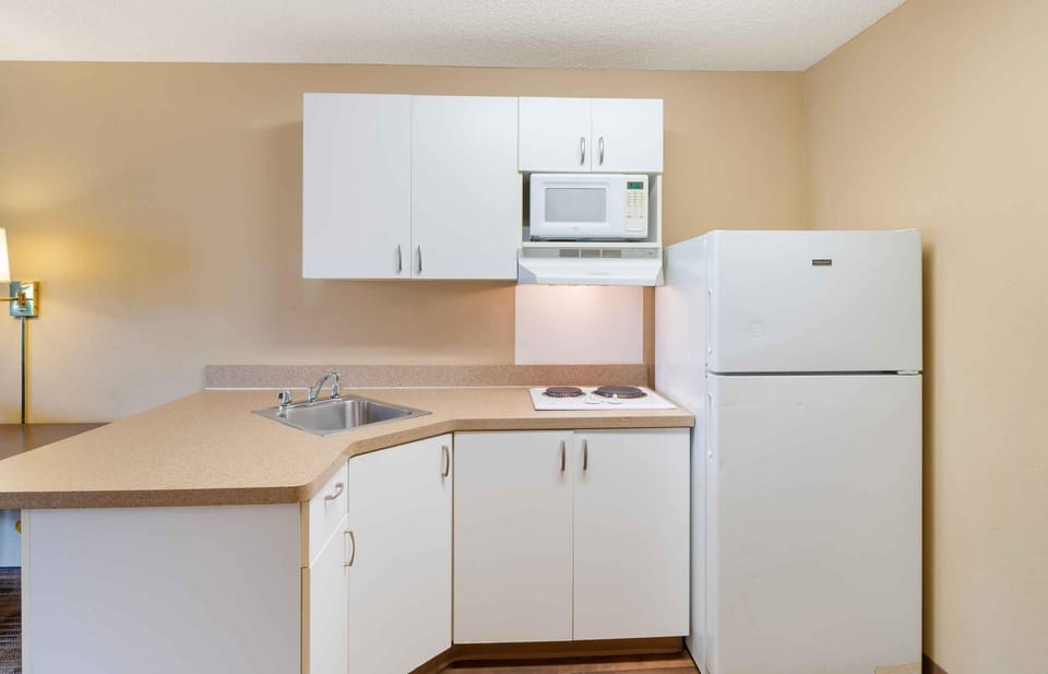 Studio, 1 King Bed, Non Smoking | Private kitchen | Coffee/tea maker, fridge, microwave, stovetop