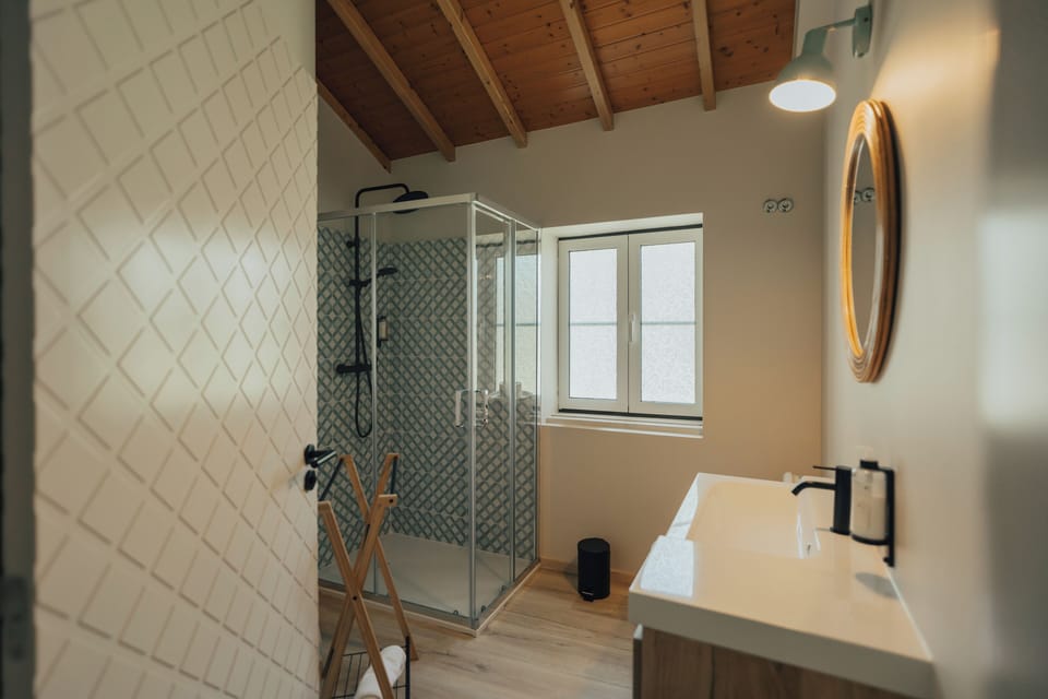 Standard Double or Twin Room, Garden View (DUPLO-STANDARD) | Bathroom | Bidet, shampoo, toilet paper