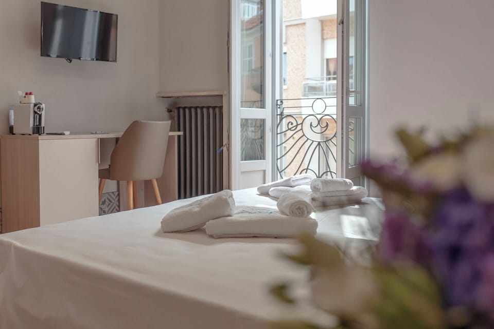 In-room safe, desk, laptop workspace, soundproofing